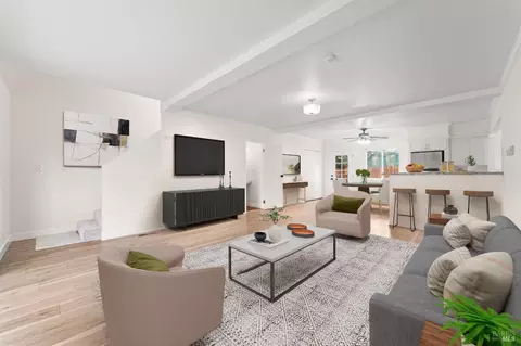 Living - 550 Steffan St, Vallejo, CA 94591 photo 11 of 12