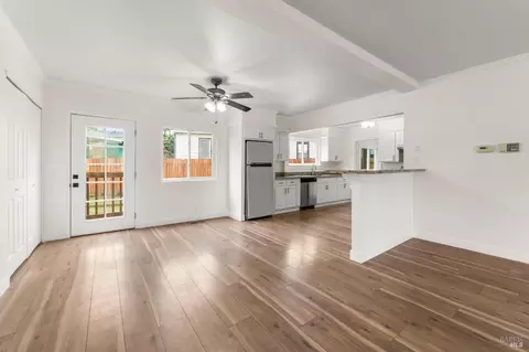 Living - 550 Steffan St, Vallejo, CA 94591 photo 8 of 12