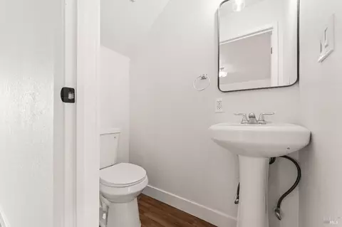Bath - 550 Steffan St, Vallejo, CA 94591 photo 4 of 5