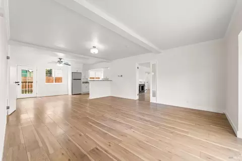 Living - 550 Steffan St, Vallejo, CA 94591 photo 6 of 12