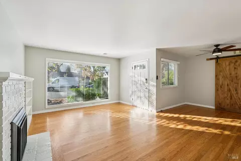 818 Josephine Ln, Healdsburg, CA 95448