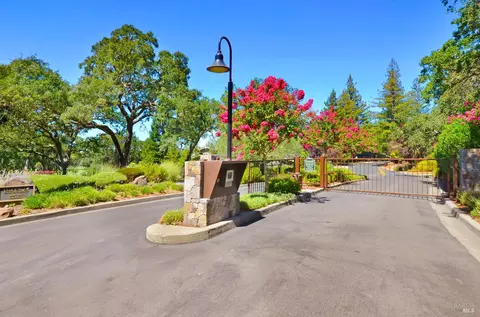 View/Area - 830 Augusta Cir, Napa, CA 94558 photo 2 of 5