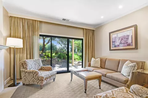 Living - 830 Augusta Cir, Napa, CA 94558 photo 4 of 5