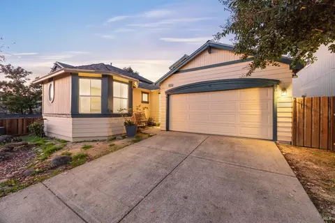 3225 Tupelo Ave, Santa Rosa, CA 95407