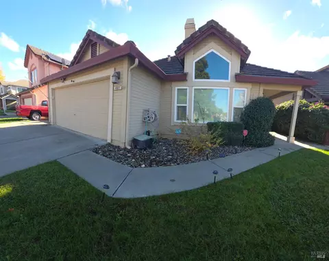 Exterior - 462 Eagle Ln, Vacaville, CA 95687 photo 2 of 12