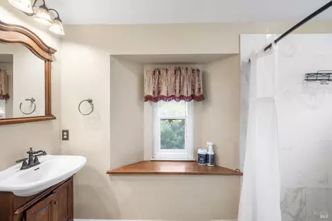 Bath - 462 Eagle Ln, Vacaville, CA 95687 photo 1 of 4