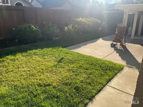 Exterior - 462 Eagle Ln, Vacaville, CA 95687 photo 9 of 12