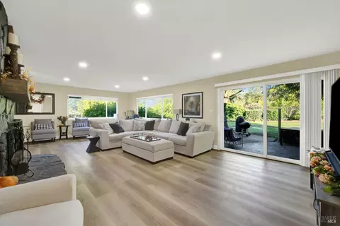 Living - 4118 Georgia St, Vallejo, CA 94591 photo 2 of 3