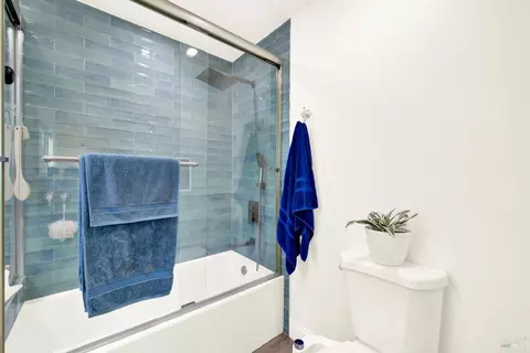 Bath - 4118 Georgia St, Vallejo, CA 94591 photo 2 of 7