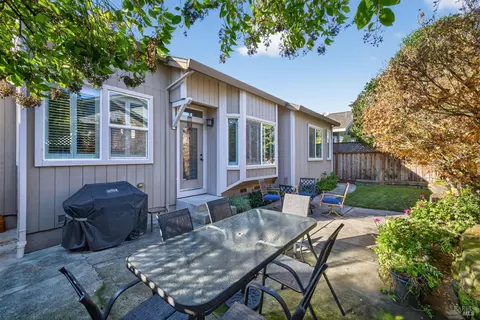 Exterior - 8050 Leno Dr, Windsor, CA 95492 photo 6 of 9
