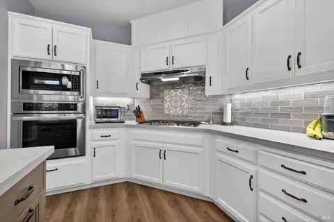 Kitchen - 8050 Leno Dr, Windsor, CA 95492 photo 4 of 9