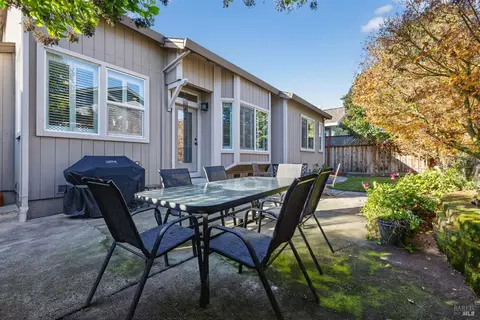 Exterior - 8050 Leno Dr, Windsor, CA 95492 photo 5 of 9