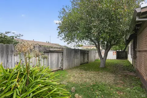 Exterior - 1018 E Tabor Ave, Fairfield, CA 94533 photo 4 of 7