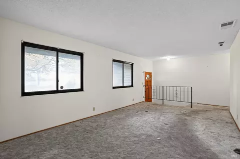 Living - 1018 E Tabor Ave, Fairfield, CA 94533 photo 3 of 8
