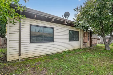 Exterior - 1018 E Tabor Ave, Fairfield, CA 94533 photo 5 of 7