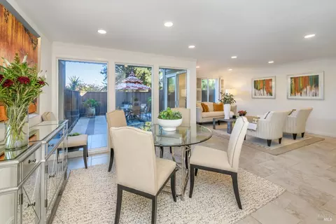 98 Surrey Ln, San Rafael, CA 94903