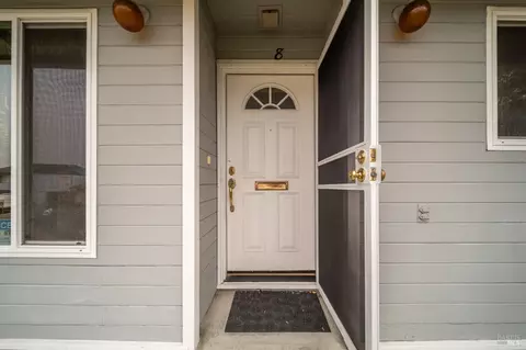 Entry Way - 818 Ashwood Ave, Vallejo, CA 94591 photo 1 of 2