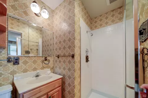 Bath - 818 Ashwood Ave, Vallejo, CA 94591 photo 3 of 3