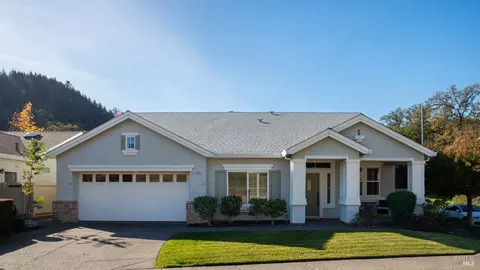 303 Clover Springs Dr, Cloverdale, CA 95425