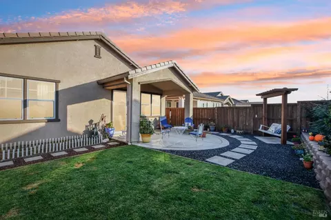 300 White Owl St, Dixon, CA 95620