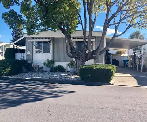 52 Somerset Dr, Santa Rosa, CA 95401