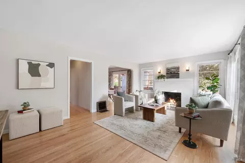 Living - 1612 Spruce St, Napa, CA 94559 photo 2 of 4