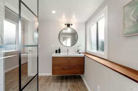 Bath - 1612 Spruce St, Napa, CA 94559 photo 5 of 6