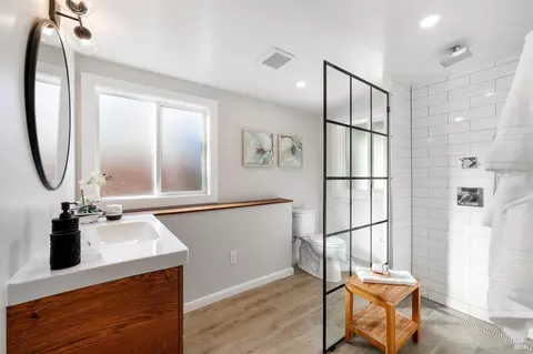 Bath - 1612 Spruce St, Napa, CA 94559 photo 3 of 6