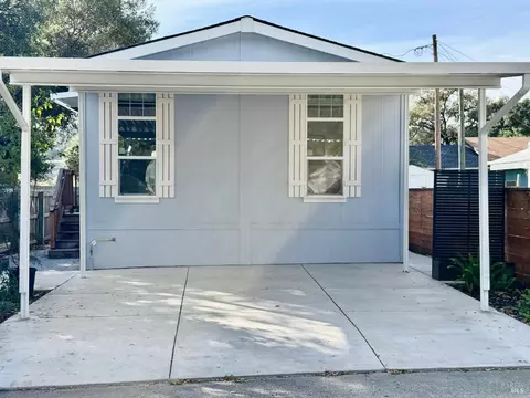 890 Rockwell Rd, Cloverdale, CA 95425