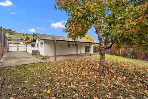 Exterior - 301 Markham Ave, Vacaville, CA 95688 photo 3 of 7
