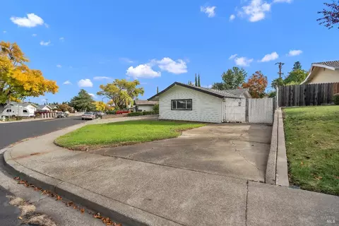 Exterior - 301 Markham Ave, Vacaville, CA 95688 photo 2 of 7
