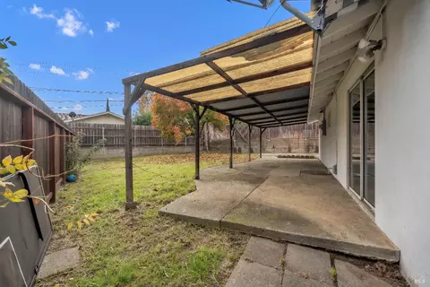 Exterior - 301 Markham Ave, Vacaville, CA 95688 photo 5 of 7