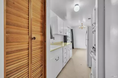 Entry Way - 301 Markham Ave, Vacaville, CA 95688 photo 2 of 3