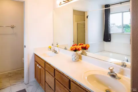 Bath - 236 Belfiore Ln, Windsor, CA 95492 photo 3 of 6