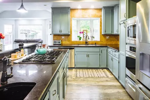 Kitchen - 236 Belfiore Ln, Windsor, CA 95492 photo 5 of 9