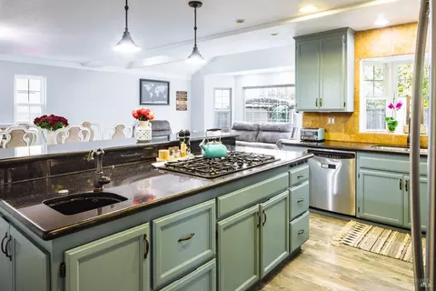 Kitchen - 236 Belfiore Ln, Windsor, CA 95492 photo 3 of 9