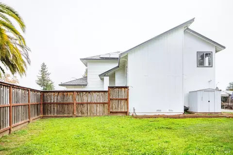 Exterior - 236 Belfiore Ln, Windsor, CA 95492 photo 5 of 9