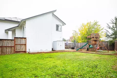 Exterior - 236 Belfiore Ln, Windsor, CA 95492 photo 3 of 9