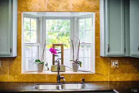 Kitchen - 236 Belfiore Ln, Windsor, CA 95492 photo 9 of 9