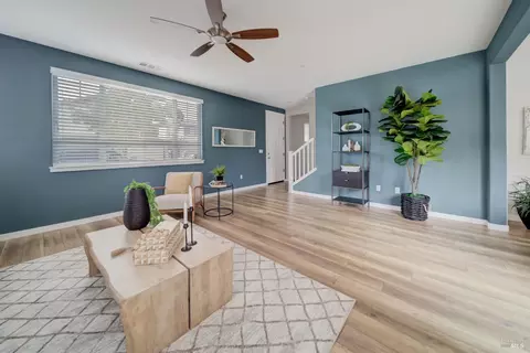 Living - 401 Brevard Ct, Fairfield, CA 94534 photo 3 of 4