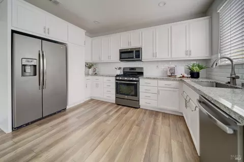 Kitchen - 401 Brevard Ct, Fairfield, CA 94534 photo 2 of 2