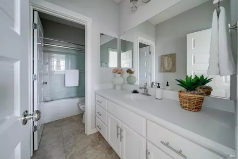 Bath - 401 Brevard Ct, Fairfield, CA 94534 photo 2 of 6