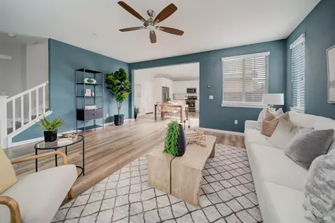 Living - 401 Brevard Ct, Fairfield, CA 94534 photo 2 of 4