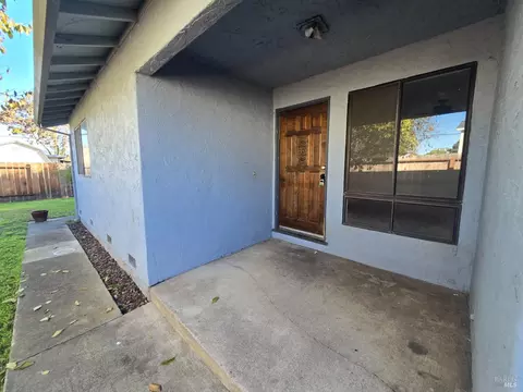2738 Sonoma St, Napa, CA 94558