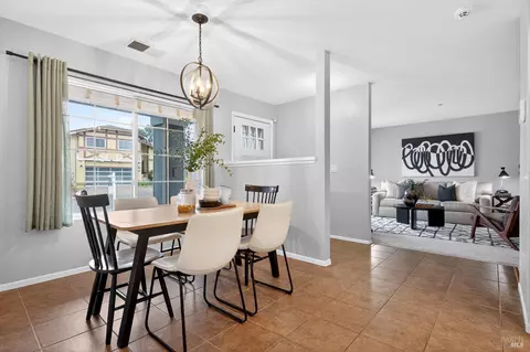 Dining - 125 Easson Ct, Vallejo, CA 94591 photo 1 of 3