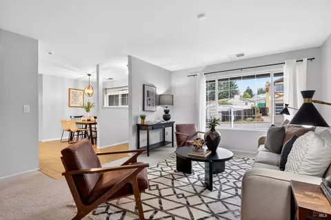 Living - 125 Easson Ct, Vallejo, CA 94591 photo 1 of 6
