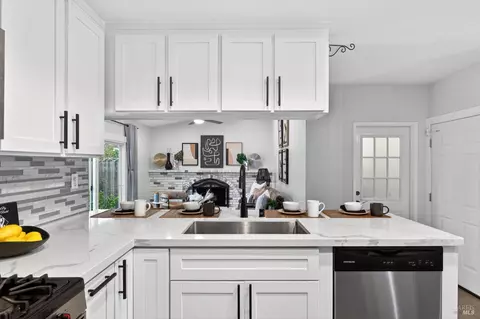Kitchen - 125 Easson Ct, Vallejo, CA 94591 photo 4 of 5