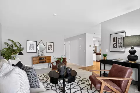 Living - 125 Easson Ct, Vallejo, CA 94591 photo 2 of 6