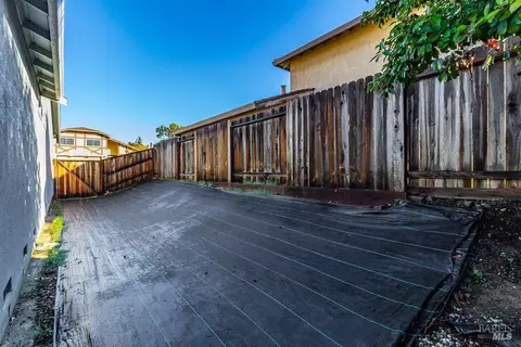Exterior - 125 Easson Ct, Vallejo, CA 94591 photo 9 of 18