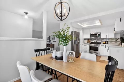 Dining - 125 Easson Ct, Vallejo, CA 94591 photo 2 of 3